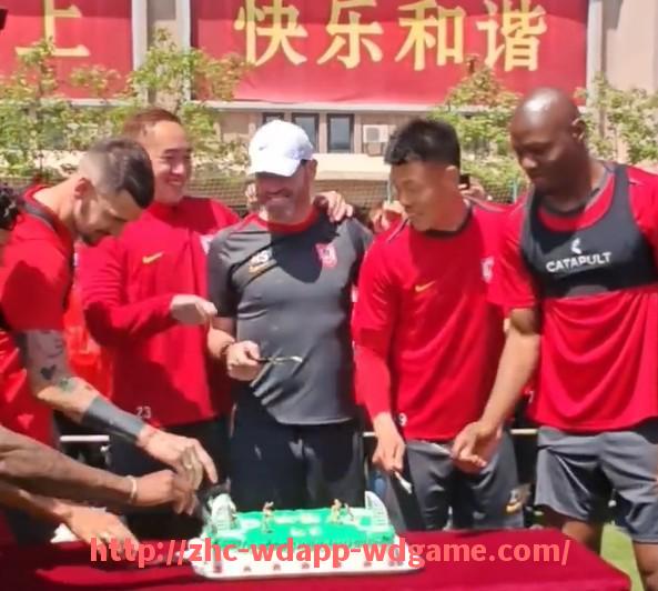 问鼎娱乐官网-英超布莱克本流浪者球队队徽设计及象征意义